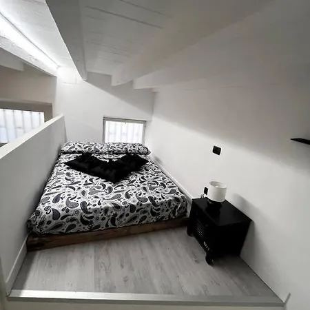 Amazing Little Loft In The Center Of Apartment Milan